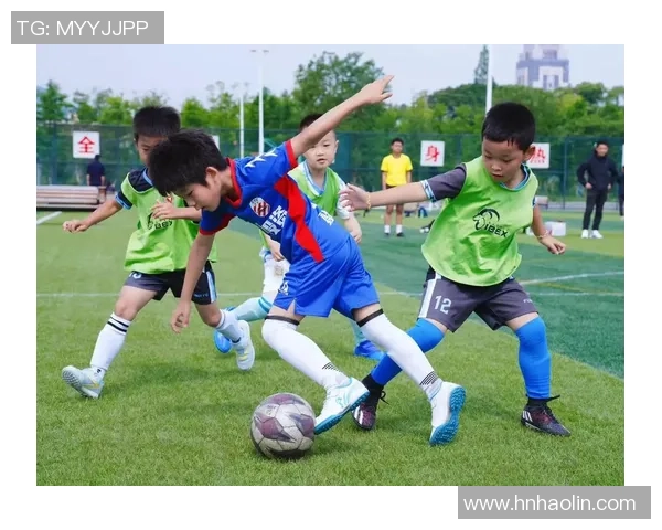 绿茵场上闪耀的足球星风采与拼搏精神故事 绿茵场上闪耀的足球星风采与拼搏精神故事