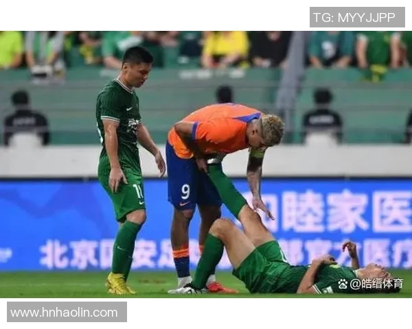 足球巨星疑似坠楼现场视频曝光引发热议真相仍待权威机构进一步确认 足球巨星疑似坠楼现场视频曝光引发热议真相仍待权威机构进一步确认