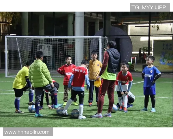 女足球星闪耀绿茵场引发热议男足未来发展方向成焦点 女足球星闪耀绿茵场引发热议男足未来发展方向成焦点